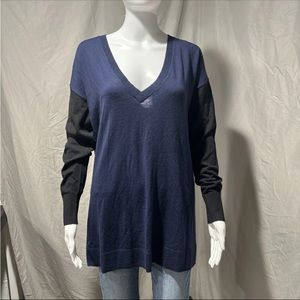 NWT Halogen Women's V Neck Long Sleeves Black Navy Pull Over Sweater Size Medium